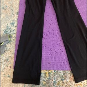 Great condition !  High waisted, flared lulu